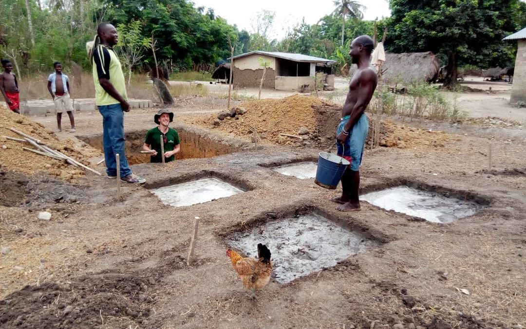 Erste Baufortschritte im Dorf Glypko, Togo, Westafrika